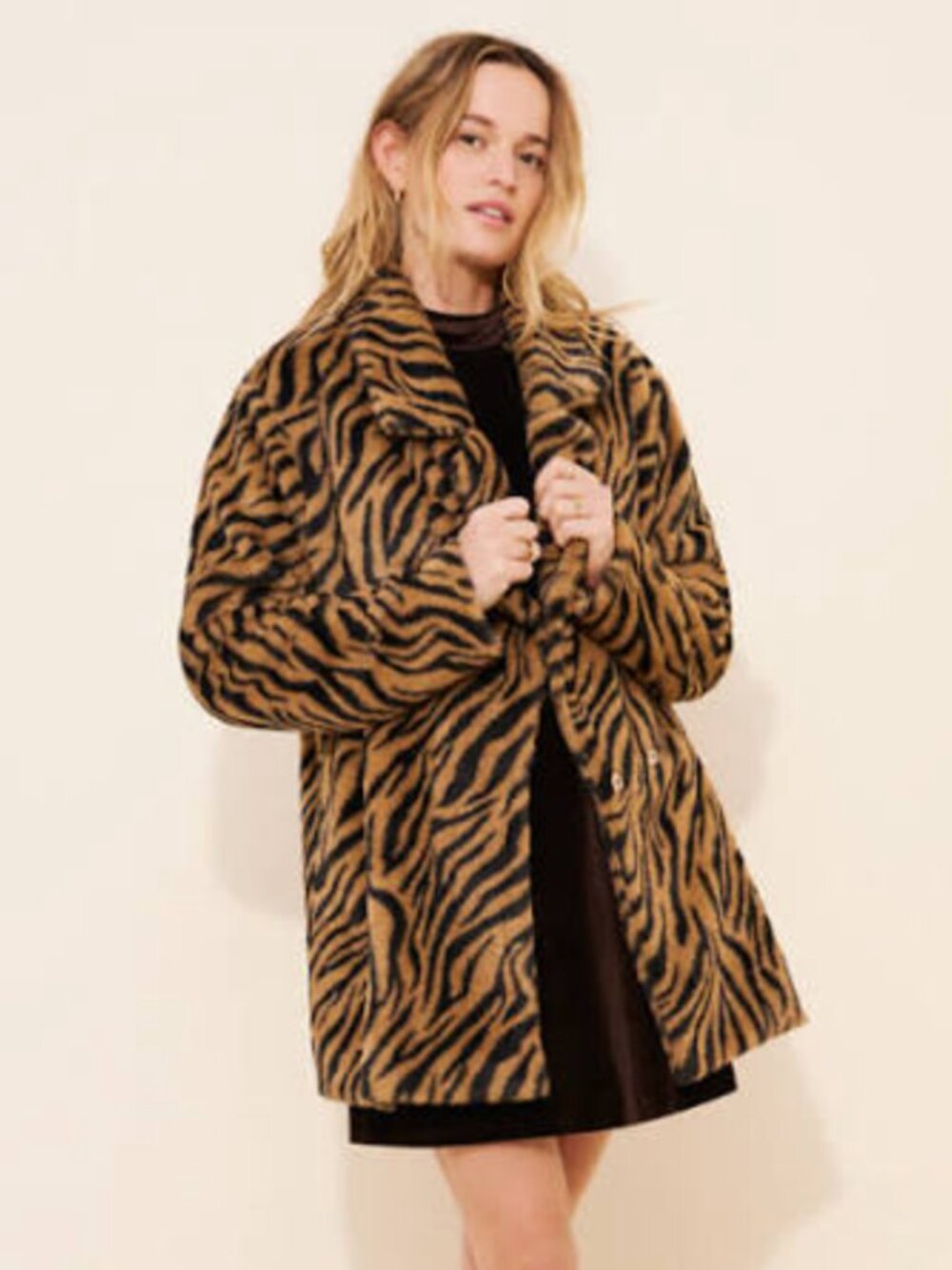 4SI3NNA Hilary Faux Fur Coat
